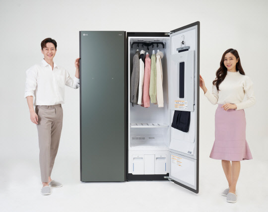 LG전자가 트루스팀 기술을 개선한 차세대 스타일러를 출시했다. <LG전자 제공>